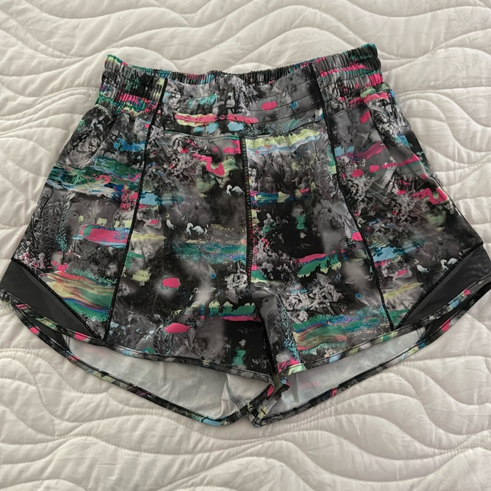 Lululemon Hotty Hot High Rise 4” Shorts Size 6